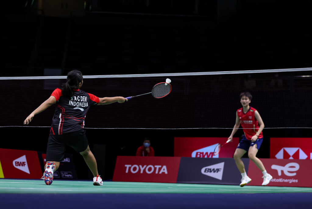 China sweeps Indonesia, continues Uber Cup semis streak
